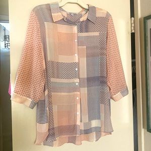 ❤️NWOT.  Rose+Olive lightweight and flowing abstract design blouse.  Size: 1X.